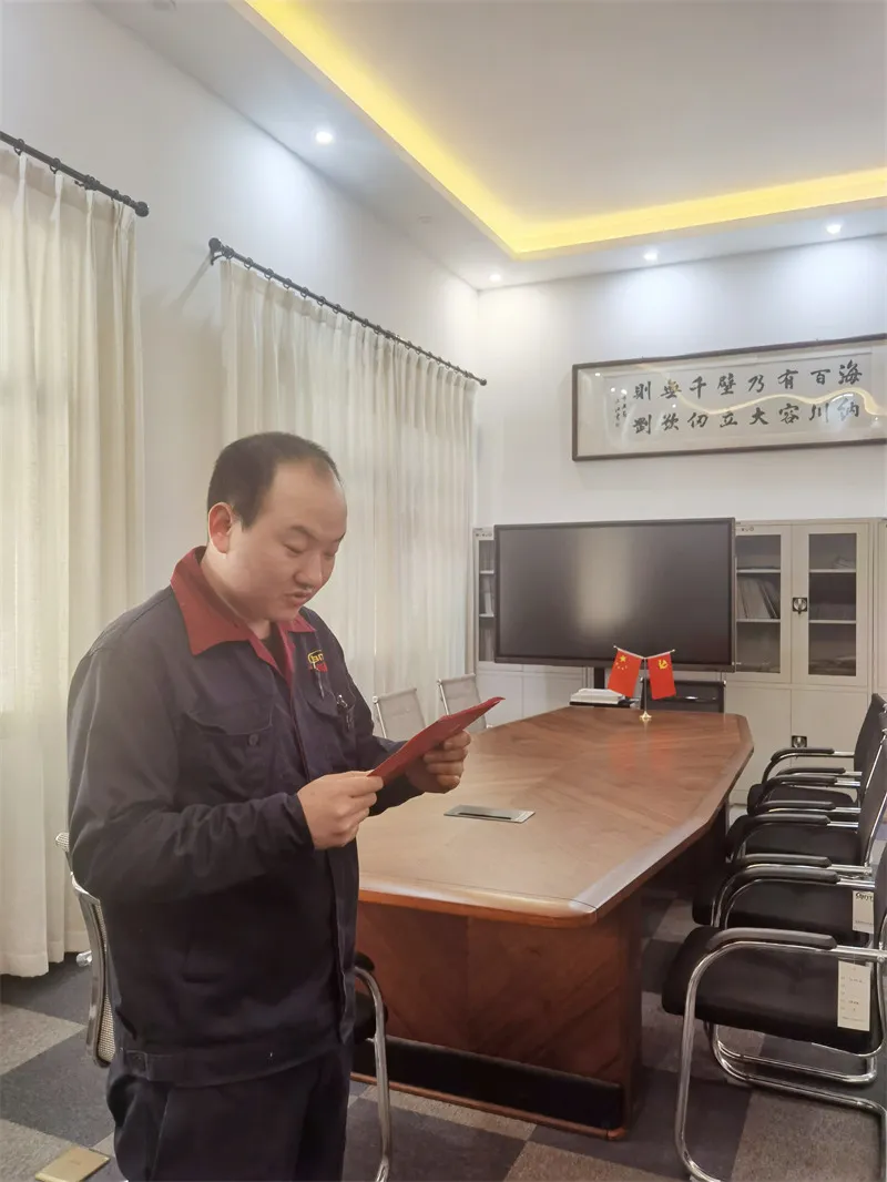 凯宾钢柜厂钣金车间张帅锋